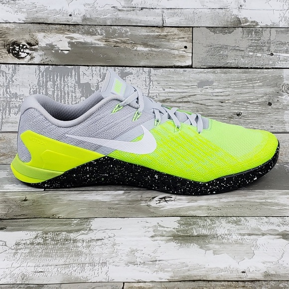 nike metcon neon